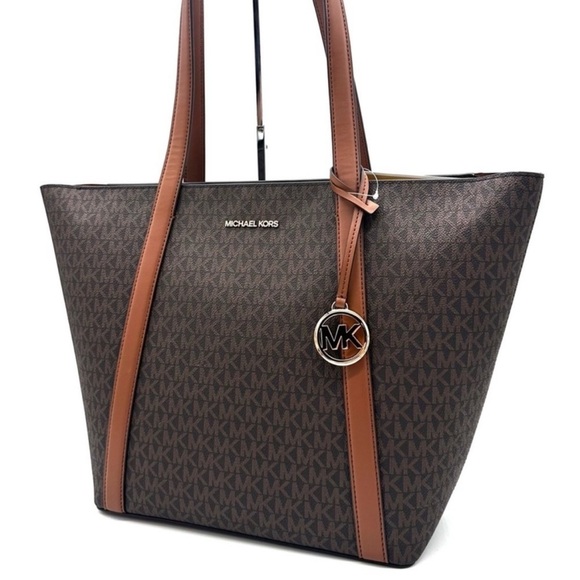 Michael Kors Pratt Large Signature Logo
Tote Bag Brown - Picture 1 of 11
